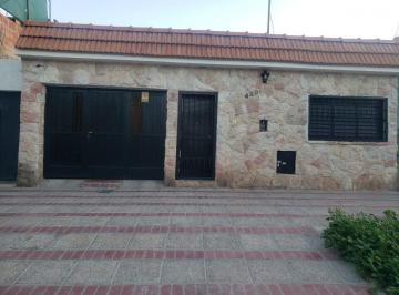 Casa · 93m² · 4 Ambientes · 2 Cocheras · Venta de Casa Las Heras Mendoza Impecable