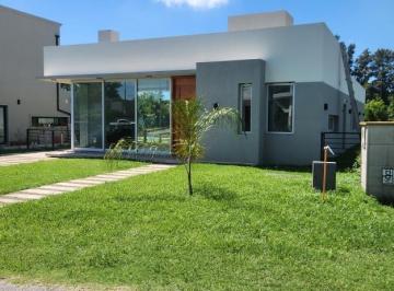 Casa · 140m² · 4 Ambientes · 3 Cocheras · Casa en Venta - 3 Dorm. 4 Baños - Cochera - 650 m² - Hudson