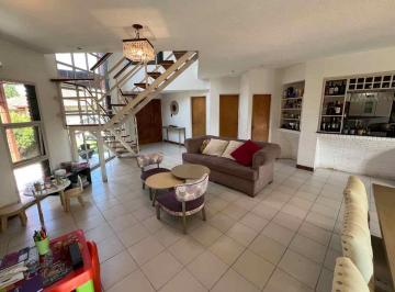 Casa · 196m² · 6 Ambientes · Casa 6 Amb con Pileta y Quincho - Country El Venado.