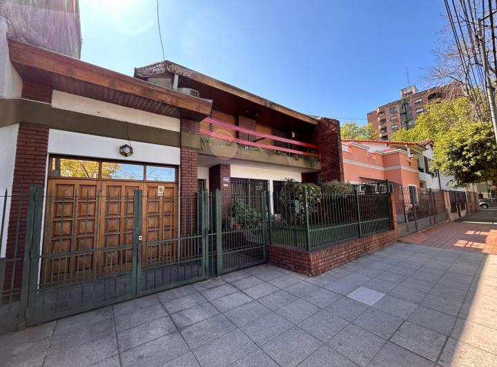 Casa · 220m² · 4 Ambientes · 2 Cocheras