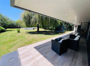 Casa · 300m² · 5 Ambientes · 2 Cocheras · Casa en Venta Quintas de Italia Apta Credito