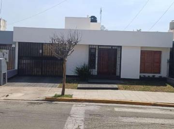 Casa de 5 ambientes, Córdoba · Casa de Tres Dorm. en Venta - Barrio Poeta Lugones