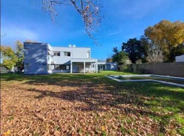 Casa · 444m² · 10 Ambientes · 3 Cocheras · Venta Casa Miguel Cane. Funes