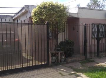 Casa · 230m² · 5 Ambientes · 1 Cochera · Casa - Villa de Mayo