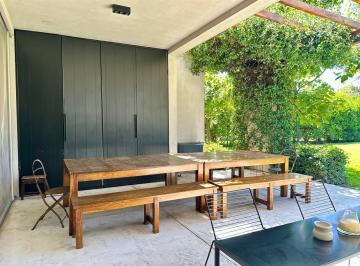 Casa · 220m² · 6 Ambientes · 3 Cocheras · Alquiler Anual en El Encuentro