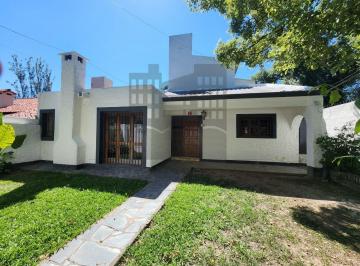 Casa · 240m² · 5 Dormitorios · 2 Cocheras · Casa en Venta