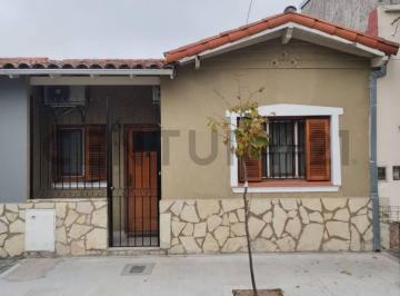Casa · 72m² · 4 Ambientes · PH 4 Amb. 2 Baños, Al Frente C/parr. San Fernando