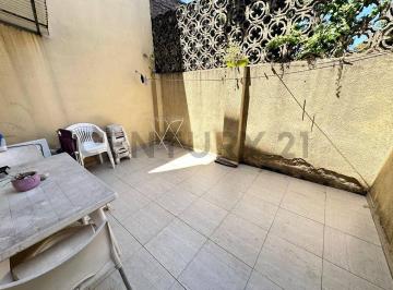 PH · 57m² · 2 Ambientes · PH con Patio en Caseros