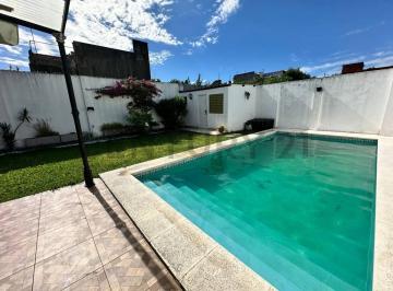 Casa · 115m² · 3 Ambientes · Casa 3 Ambientes C/ Piscina Caseros Acepta Permuta