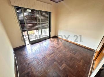 Casa · 140m² · 3 Ambientes · 1 Cochera · Venta Casa + 2 Departamentos + Taller - Caseros