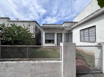 Casa · 109m² · 2 Ambientes · 1 Cochera · Venta Casa a Remodelar Moron Ideal Proyecto