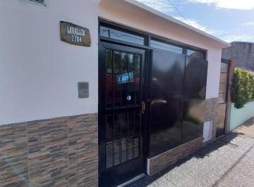 Casa · 80m² · 3 Ambientes · 1 Cochera · Casa con Local - Alquiler