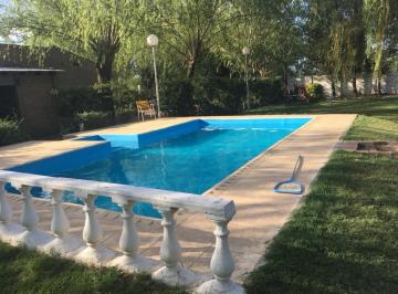 Casa · 1880m² · 5 Ambientes · 2 Cocheras · Casa - Villa Mercedes