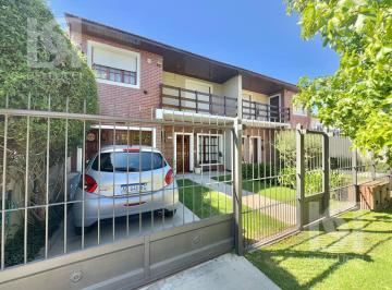 Casa · 119m² · 4 Ambientes · 3 Cocheras · Duplex de 4 Ambientes en Venta