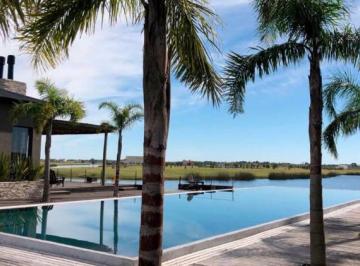Casa · 259m² · 5 Ambientes · Casa Al Río en El Naudir, Aguas Privadas. Escobar