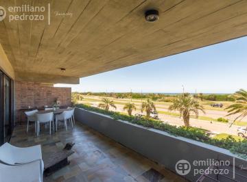 Departamento · 141m² · 4 Ambientes · Venta Apartamento 3 Dorm. en Playa Brava Punta del Este