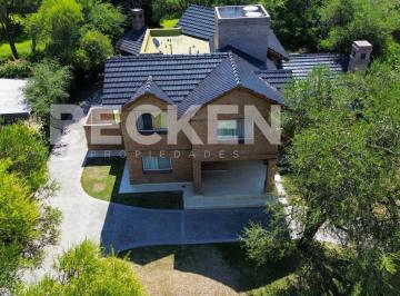 Casa · 391m² · 4 Ambientes · 2 Cocheras · Casa Lomas de La Carolina La Mejor Ubicacion