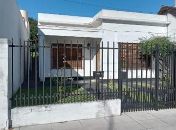Casa · 100m² · 3 Ambientes · 1 Cochera · Casa en Venta 3 Ambientes con Cochera en Caseros