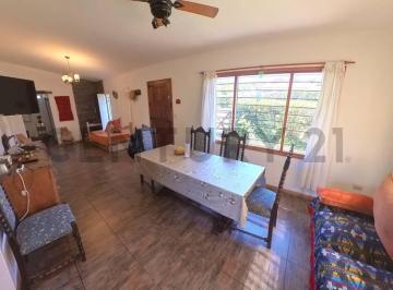 Casa · 130m² · 3 Ambientes · 2 Cocheras · Venta Casa Tres Ambientes