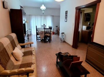 Casa · 161m² · 2 Dormitorios · 2 Cocheras · Muy Linda Casa en 2 Plantas en Venta en Estupenda Ubicación