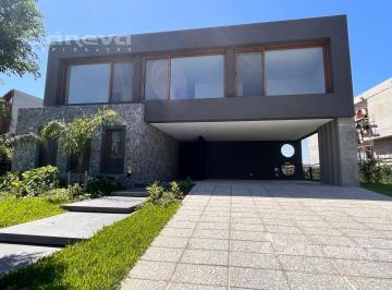 Casa · 423m² · 7 Ambientes · 2 Cocheras · Casa a La Laguna en Virazon Nordelta