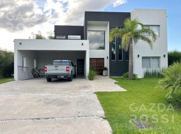 Casa · 230m² · 5 Ambientes · Impecable Casa en Los Talas