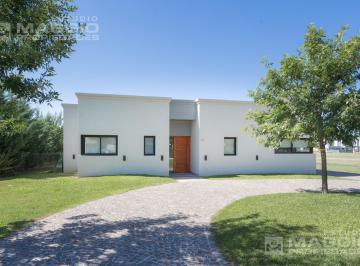 Casa · 165m² · 5 Ambientes · 2 Cocheras · Casa en Barrio Moreno Prados del Oeste