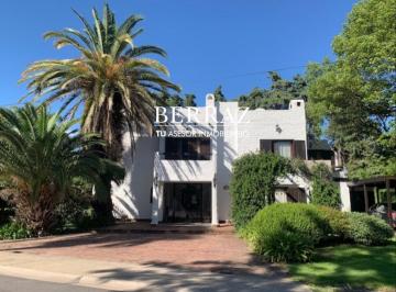 Casa · 240m² · 4 Ambientes · Casa Venta 3 Dorm. Mapuche Cc Lote de 915 m² Pilar