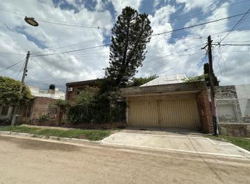 Casa · 301m² · 14 Ambientes · 2 Cocheras · Venta de Importante Casa en Tiro Suizo