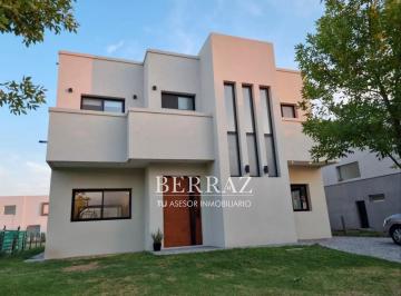 Casa · 252m² · 5 Ambientes · 5 Cocheras · Casa Venta 5 Ambientes en Araucarias, Puertos Escobar Lote de 600 m²