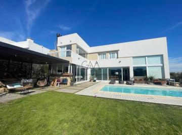 Casa · 280m² · 4 Ambientes · 2 Cocheras · Casa en Venta Arenas del Sur