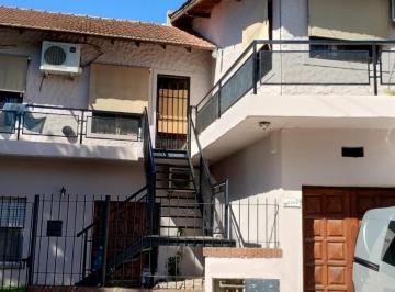 Casa · 214m² · 6 Ambientes · 1 Cochera · Casas de 5 y 2 Ambientes