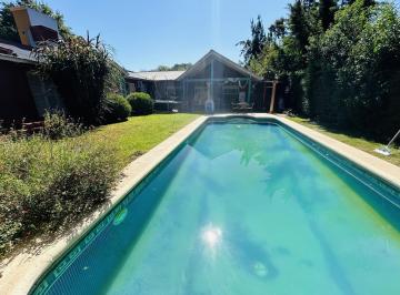 Casa · 257m² · 5 Ambientes · 4 Cocheras · Venta Gran Casa 5 Amb. Para Dos Familias - Piscina - Parque - Quincho - Parrillas