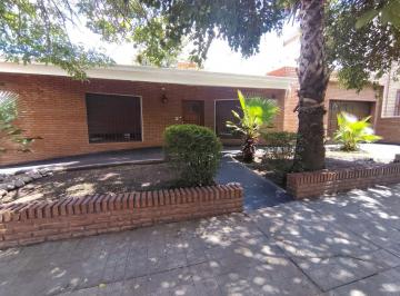 Casa de 6 ambientes, Córdoba · Alquiler Casa 4 Dorm B° Urca