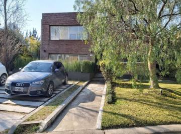 Casa · 206m² · 8 Ambientes · 2 Cocheras · Alquiler Casa Barrio San Agustin Villanueva Anual