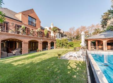 Casa · 685m² · 7 Ambientes · 7 Cocheras · Importante Casa Sobre 810 m² de Terreno en Martinez, de Av Libertador Al Rio.