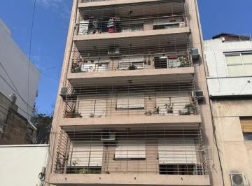 Departamento · 83m² · 4 Ambientes · Hidalgo 1000 P3ero. Semipiso 4amb. C/depend. Cochera. Baulera. Parque Centenario.