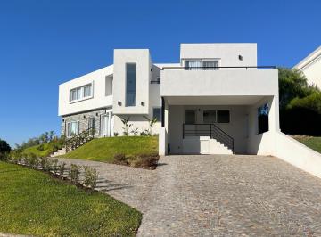 Casa · 228m² · 7 Ambientes · 4 Cocheras · Casa en Alquiler - La Reserva Cardales