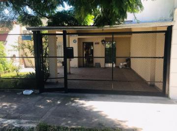 Casa · 488m² · 3 Ambientes · 1 Cochera · Venta de Casa Sobre Lote Propio - Lomas de Zamora