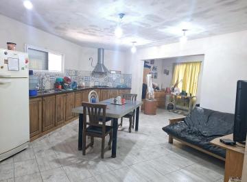 Casa · 220m² · 3 Ambientes · 1 Cochera · Venta Casa B Colon