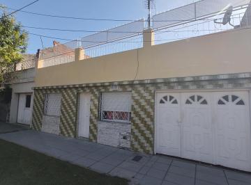 Casa · 140m² · 3 Ambientes · 1 Cochera · Excelente Casa 4 Amb C/patio, Jardin, Cochera y Terraza!
