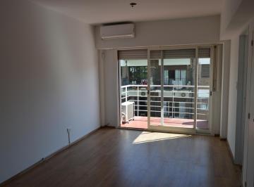 Departamento de 1 ambiente, Vicente López · Amplio Monoambiente con Cocina Separada y Balcón