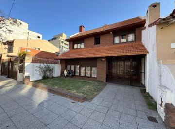 Casa · 226m² · 4 Ambientes · 2 Cocheras · Casa en Zona Terminal Vieja