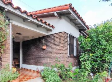 Casa · 194m² · 3 Ambientes · 1 Cochera · Venta Casa 3 Ambientes en Ciudadela - Apto Crédito
