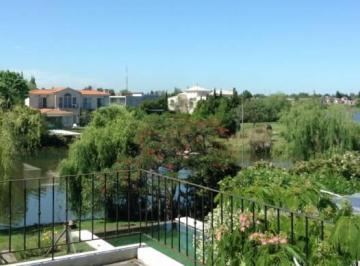 Casa · 320m² · 3 Dormitorios · Casa en Alquiler Anual en Santa Bárbara!