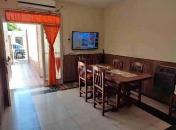 Casa · 80m² · 4 Ambientes · 2 Cocheras · Casa en Venta 2 Dorm. con Doble Cochera