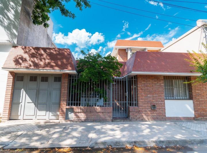 Casa en Venta 3 Dorm. con Patio y Cochera, Santa Fe - Zonaprop