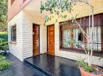 Casa · 190m² · 4 Ambientes · 2 Cocheras · Venta Casa en Olivos 4 Ambientes Pileta Cochera
