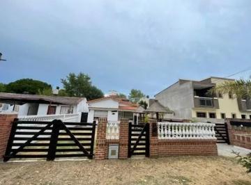 Casa · 320m² · 4 Ambientes · 4 Cocheras · Chalet y 4 Triplex en Venta en Mar del Tuyú, Costa Atlántica