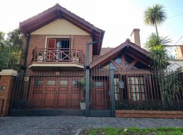 Casa · 177m² · 4 Ambientes · 2 Cocheras · Venta Excelente Casa 4 Amb. / Posibilidad Permuta
